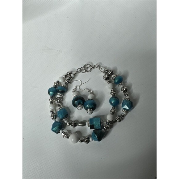 Bracelet Two Strand and Earrings Set Resin Faux Turquoise With Silver Tones - Picture 5 of 11
